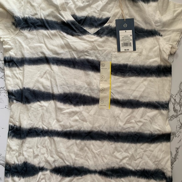 Brand New basic tee - Picture 2 of 2